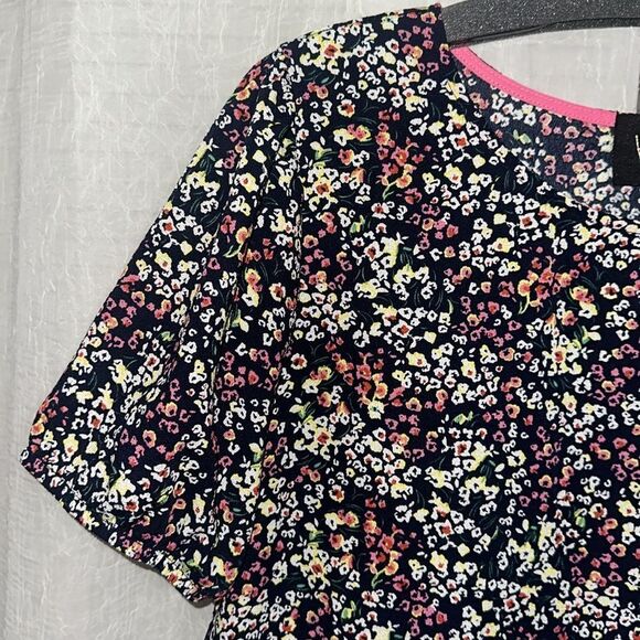 Anthro x W5 L Black Ditsy Floral Short Sleeve Peplum Wrinkle Resistant Top - Picture 6 of 9